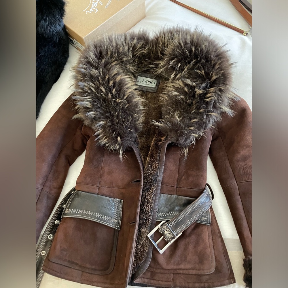 Great condition shearling coat w/fur collar XS or XXS